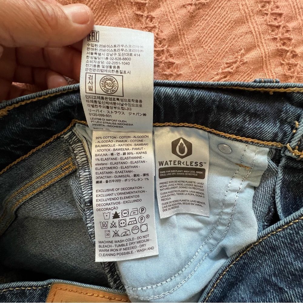 Levi’s Premium 70s High Flare Classic Blue Women's Dark Blue Denim Jeans Sz 28 - Picture 9 of 11